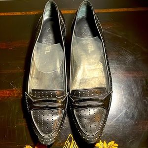 Vintage Chanel Size 41 8 Flats Very classy leather shoe with Chanel Logo